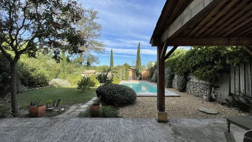 Maison 7 pièces 215 m² · à Saint-Quentin-la-Poterie · 215 m² · 748 000 €