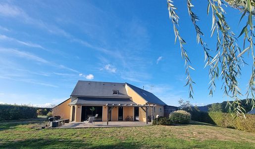 Maison 6 pièces 135 m² · à Isigny-le-Buat · 135 m² · 292 840 €