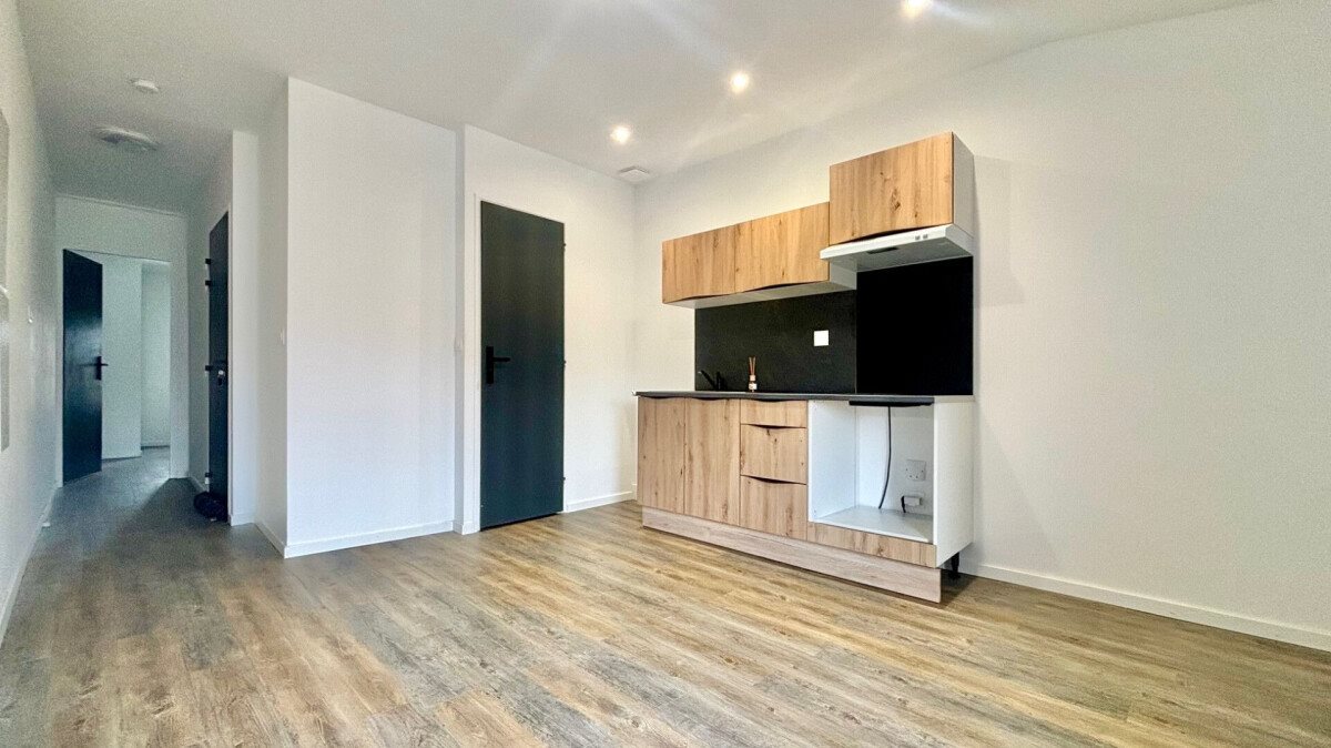 Appartement à louer, 28m², Sénas