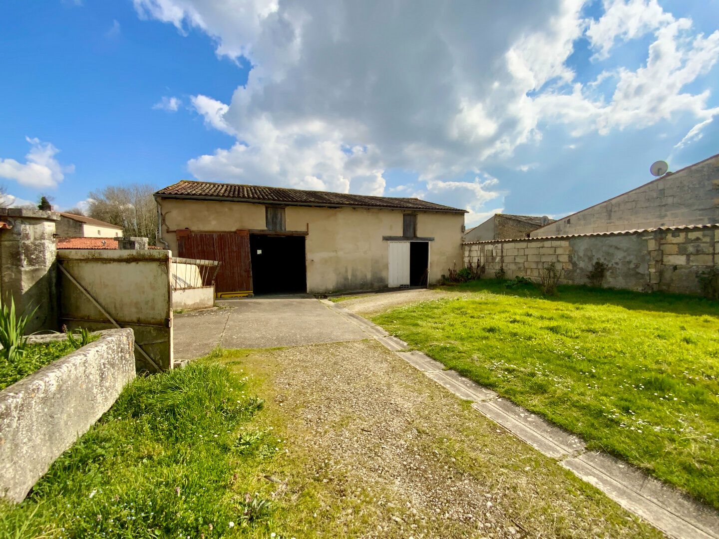 Maison à vendre, 198m², Saint-Genis-de-Saintonge