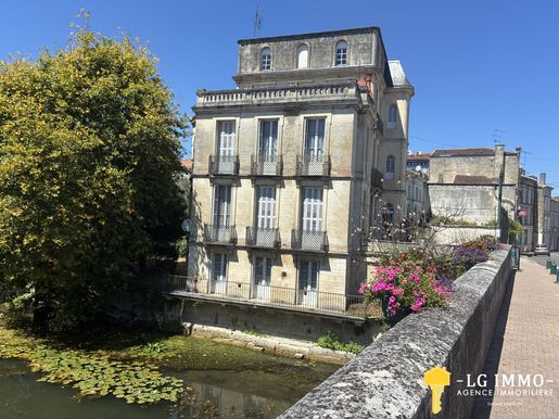 Maison 10 pièces 220 m² · à Jonzac · 220 m² · 598 000 €