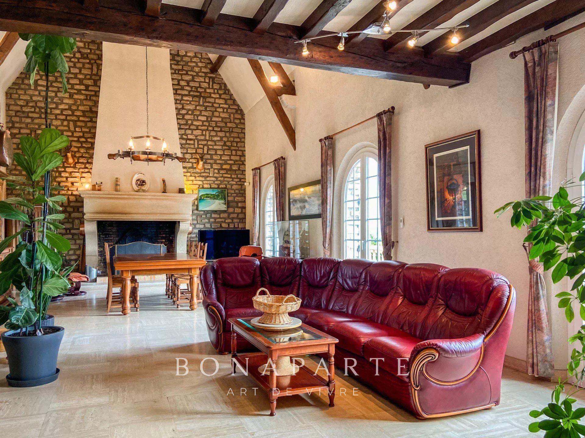 Maison à vendre, 230m², Le Mont-Saint-Adrien