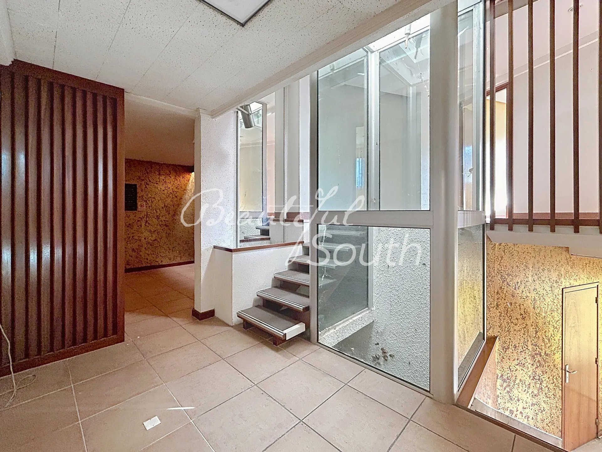 Purchase: Business premises (66000) - Vue 2