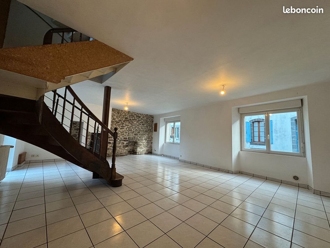 Maison à louer, 80m², Pleyben