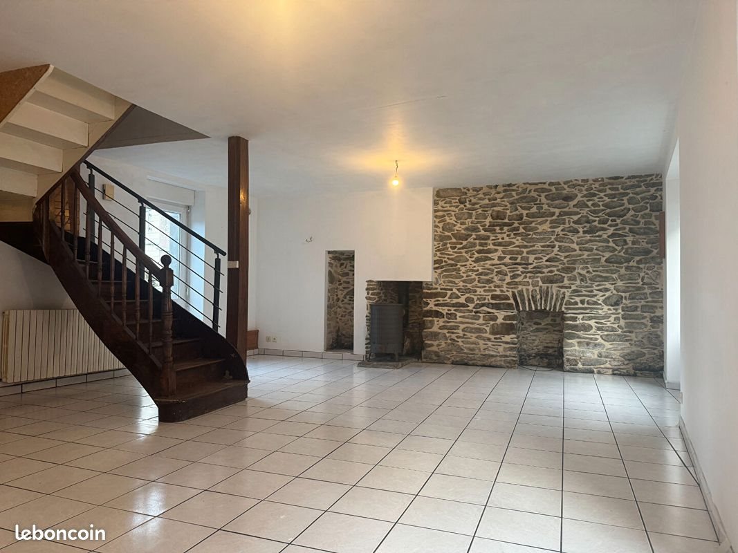 Maison à louer, 80m², Pleyben
