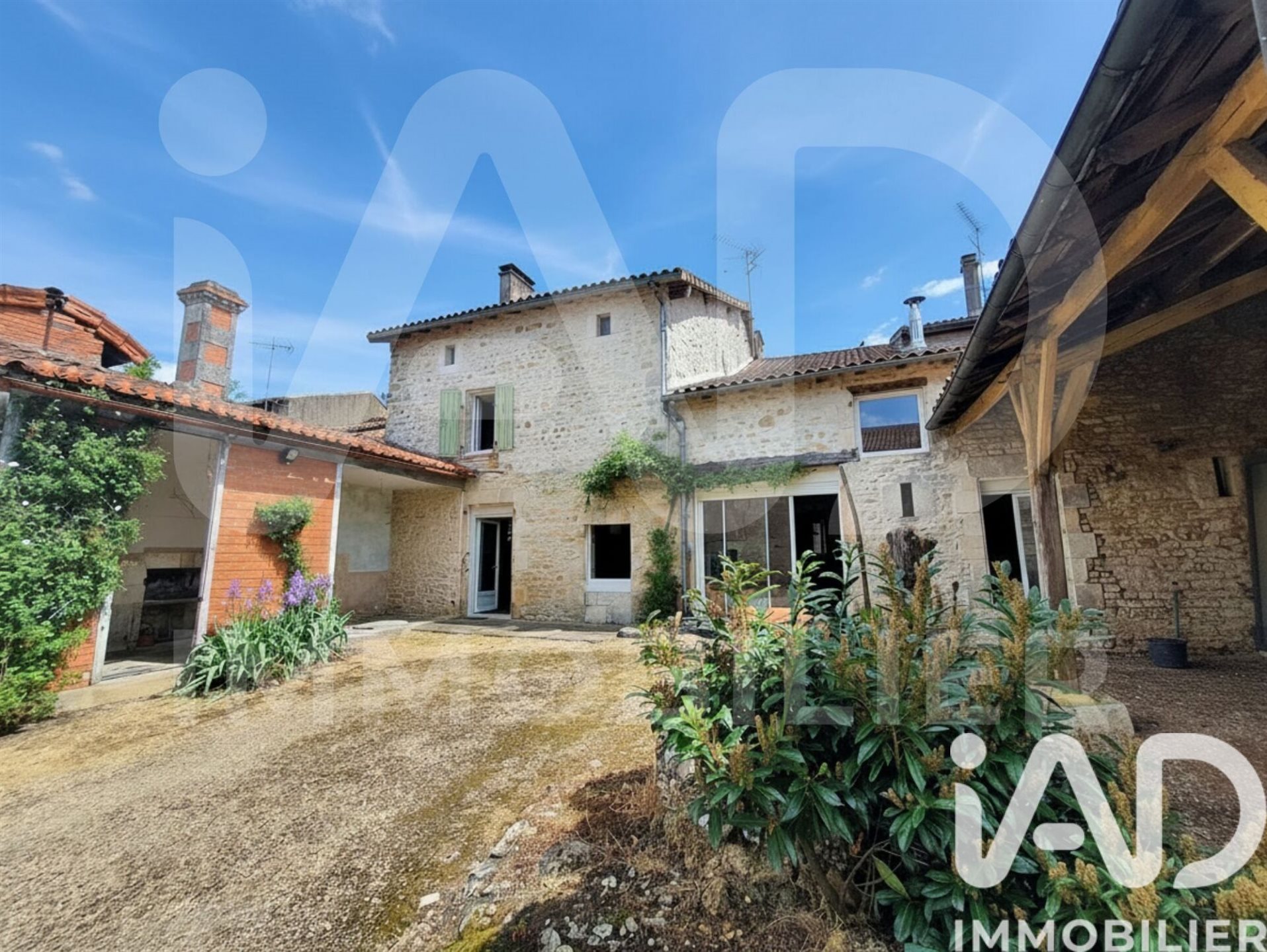 Maison à vendre, 286m², Chasseneuil-sur-Bonnieure