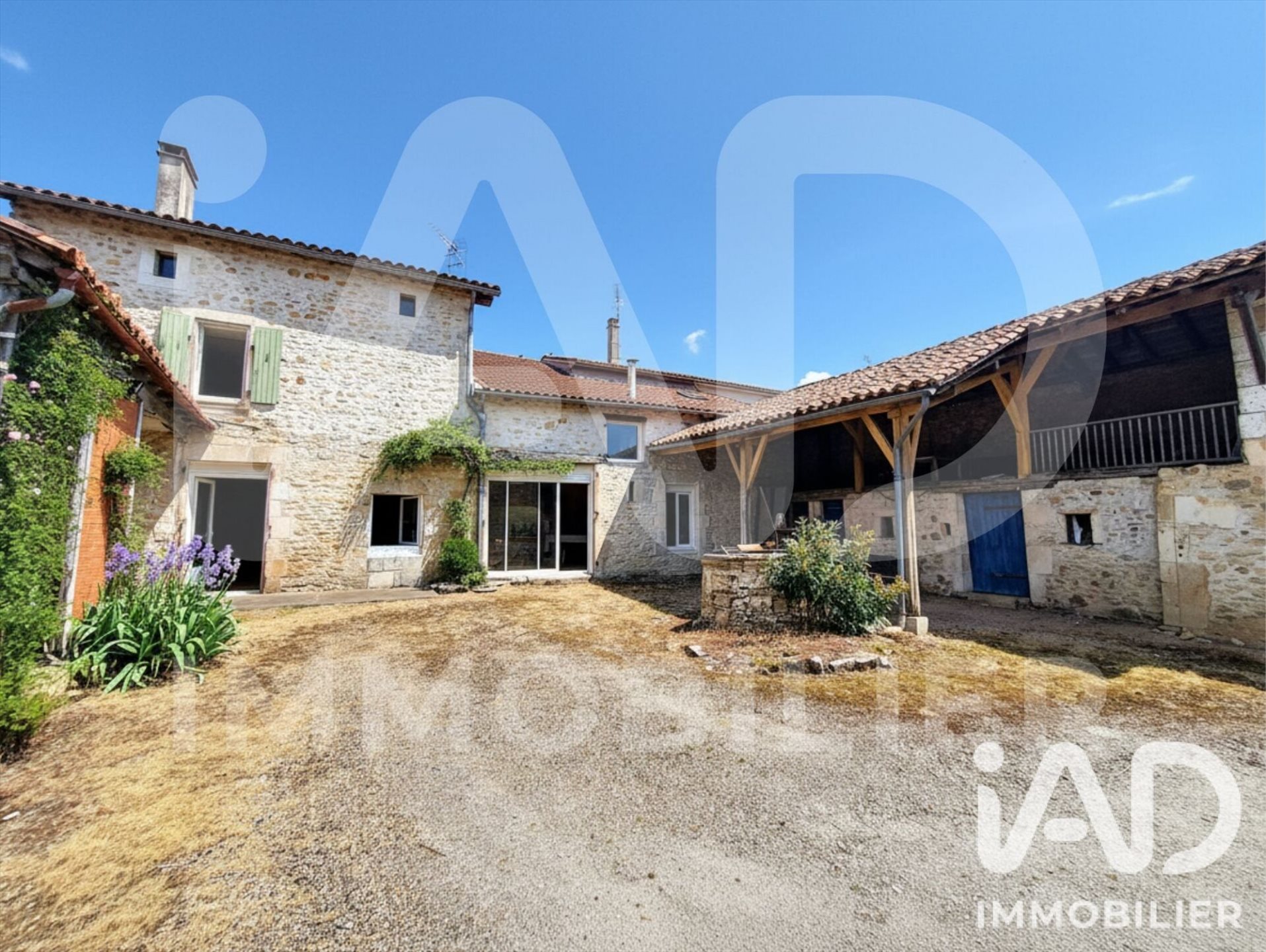 Maison à vendre, 286m², Chasseneuil-sur-Bonnieure