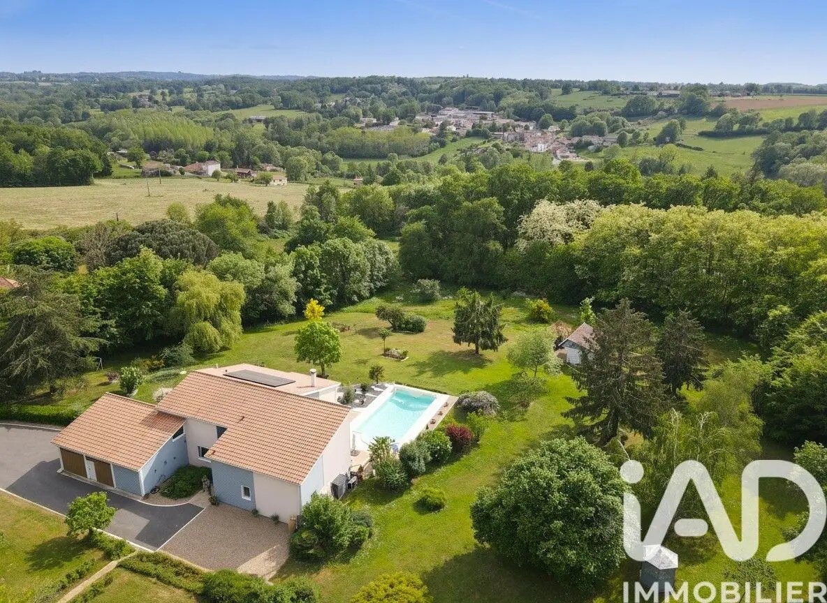 Maison à vendre, 250m², Cherves-Châtelars