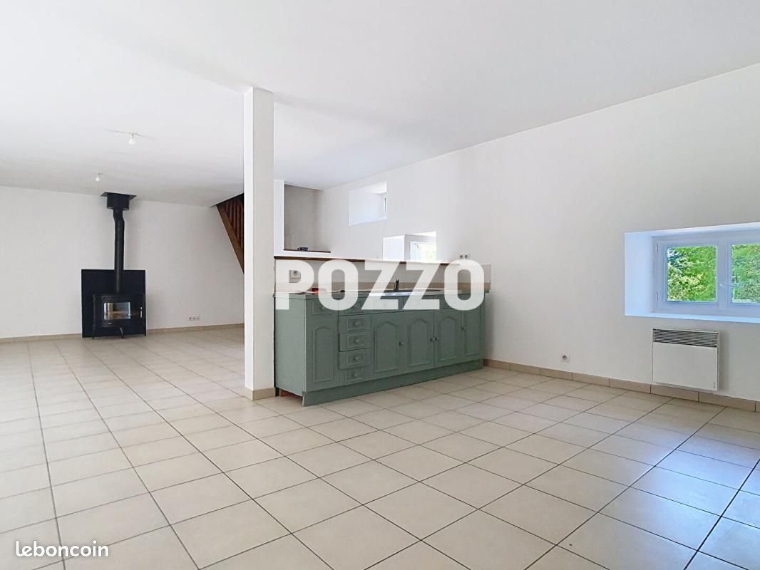 Maison à vendre, 107m², Sougéal