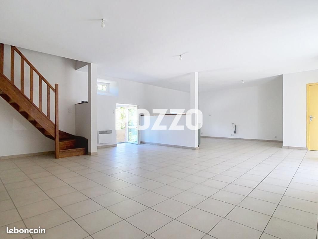 Maison à vendre, 107m², Sougéal