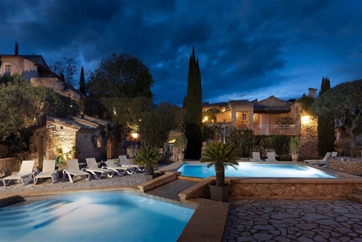 Uzès - Un hameau provençal d'exception dédié à l'art de recevoir · 2 500 m² · 2 900 000 €