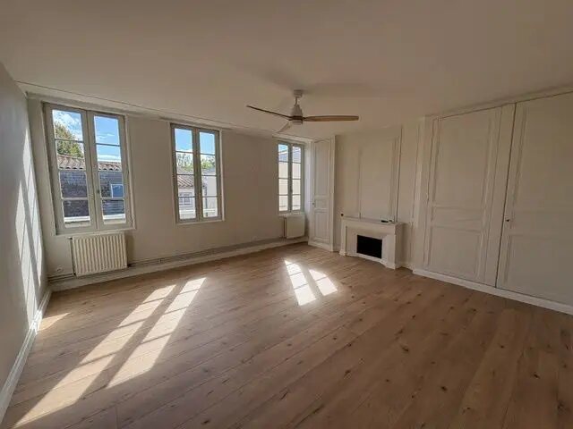 Appartement à louer, 77m², Rochefort