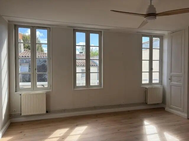 Appartement à louer, 77m², Rochefort