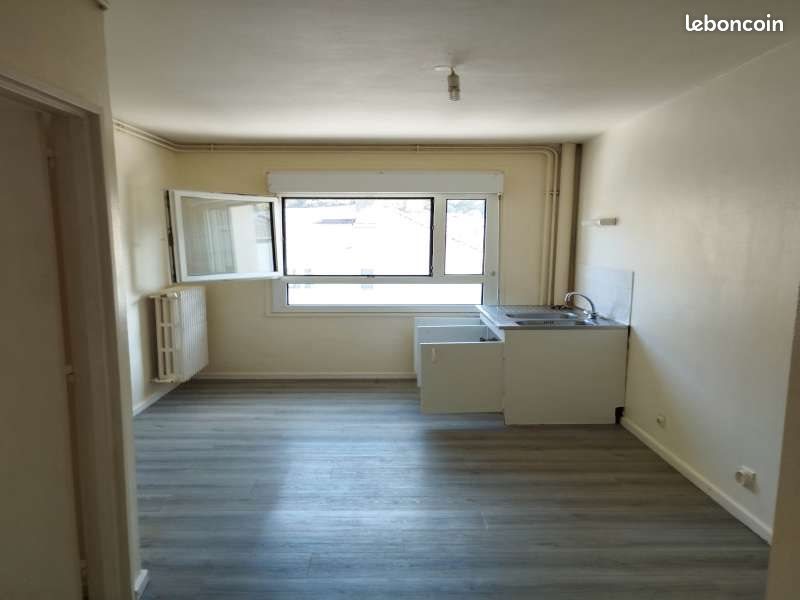 Appartement à louer, 77m², Poligny