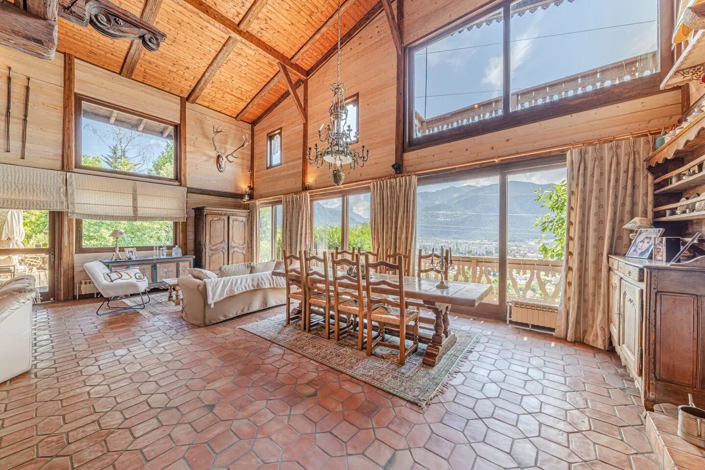 Maison à vendre, 350m², Châtillon-sur-Cluses