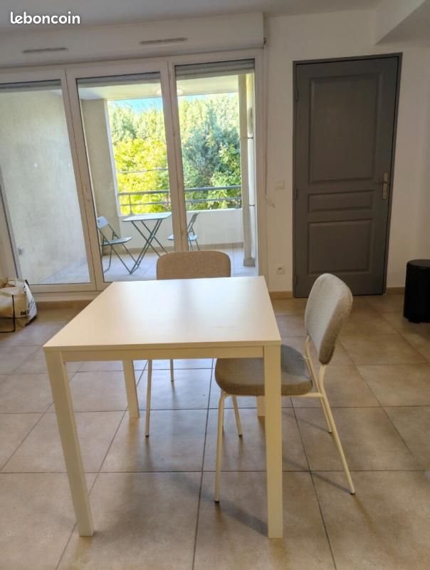 Appartement à louer, 27m², Marseille 8ème