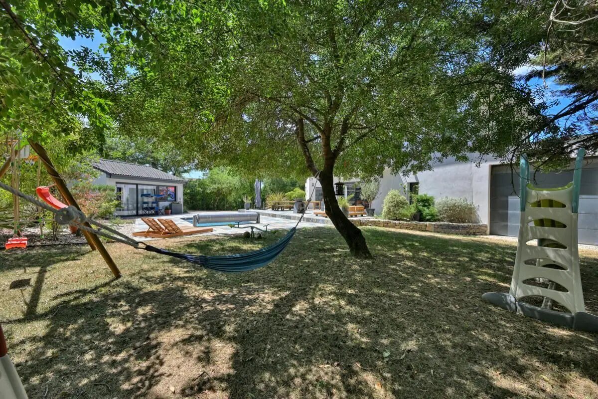Maison à vendre, 159m², Saint-Julien-les-Rosiers