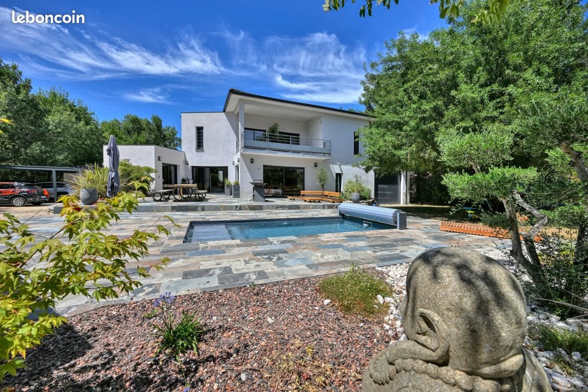 Maison à vendre, 159m², Saint-Julien-les-Rosiers