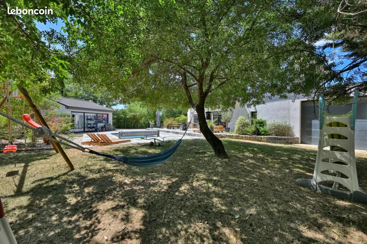 Maison à vendre, 159m², Saint-Julien-les-Rosiers
