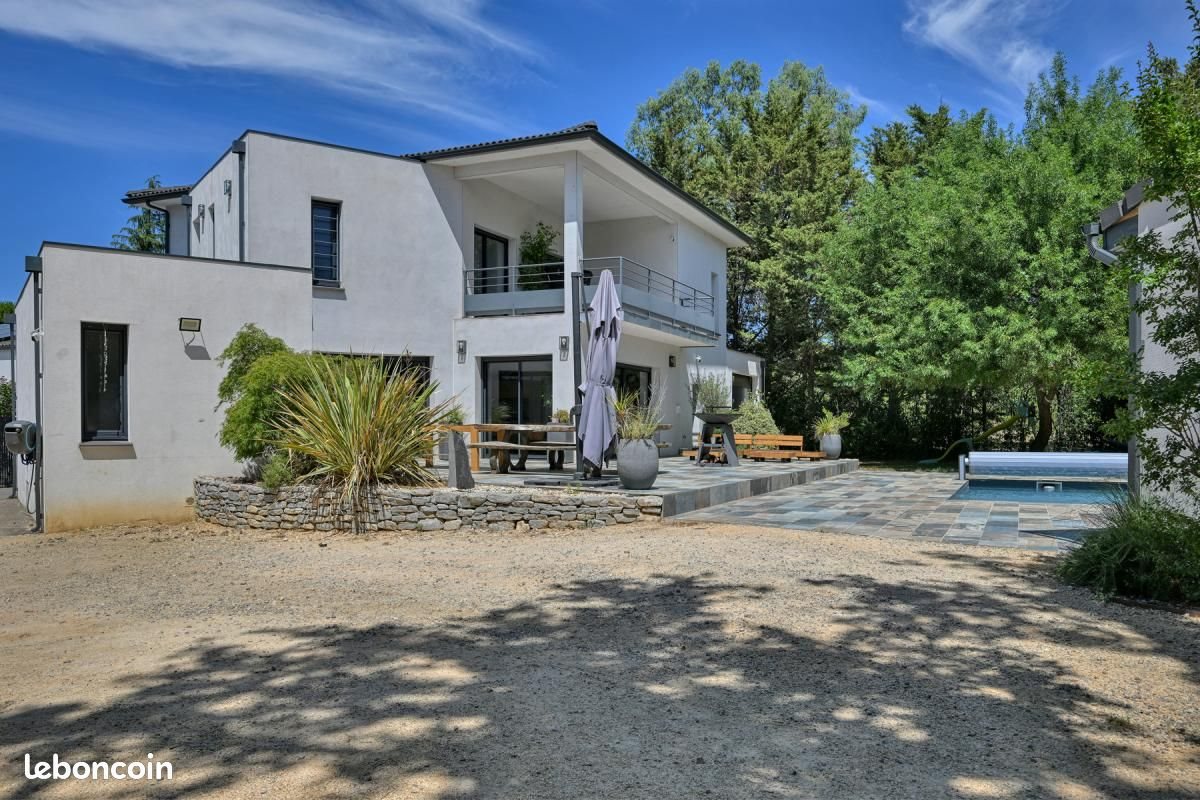 Maison à vendre, 159m², Saint-Julien-les-Rosiers