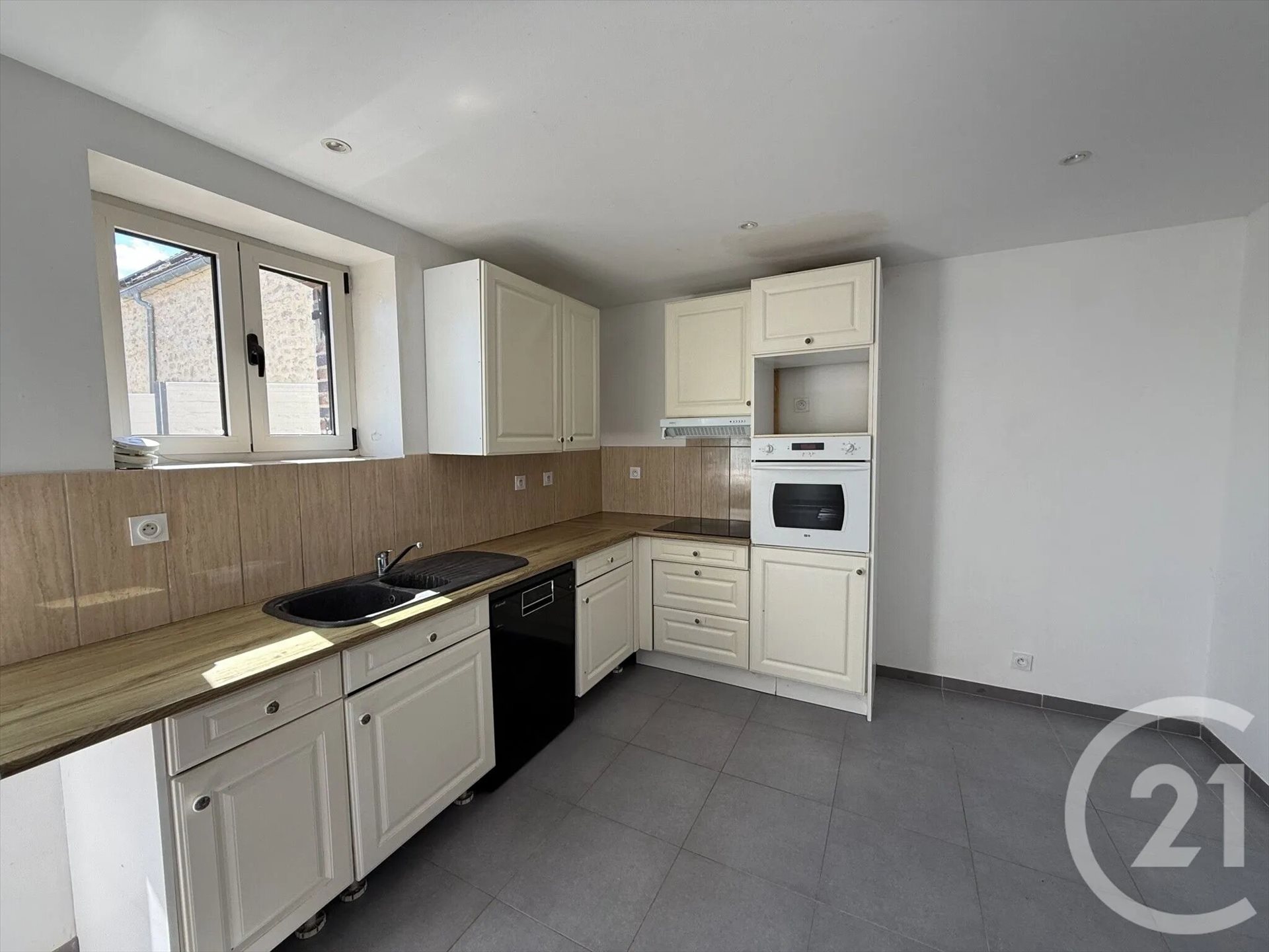 Appartement à louer, 74m², Égreville