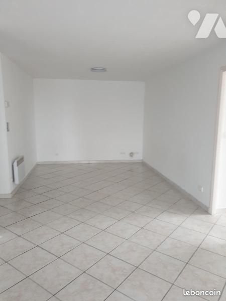 Appartement à louer, 79m², Provin