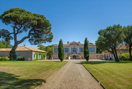 Maison 20 pièces 655 m² · à Beaumont-de-Lomagne · 655 m² · 2 250 000 €