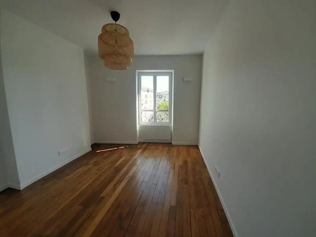 Appartement à louer, 47m², Courbevoie