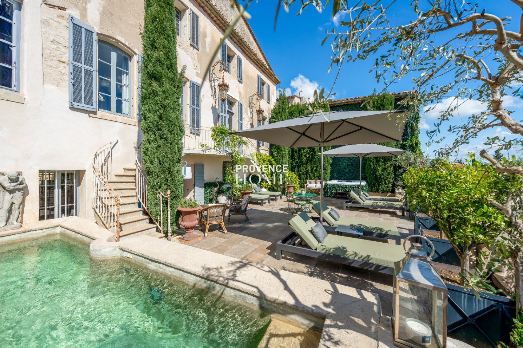 Maison à vendre, 390m², Châteauneuf-de-Gadagne
