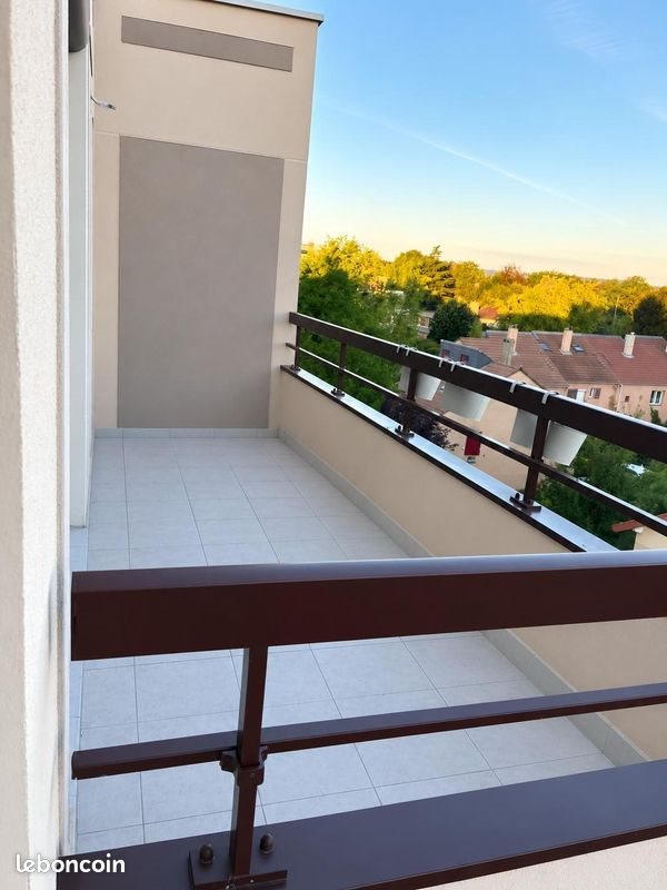 Appartement à louer, 82m², Éragny