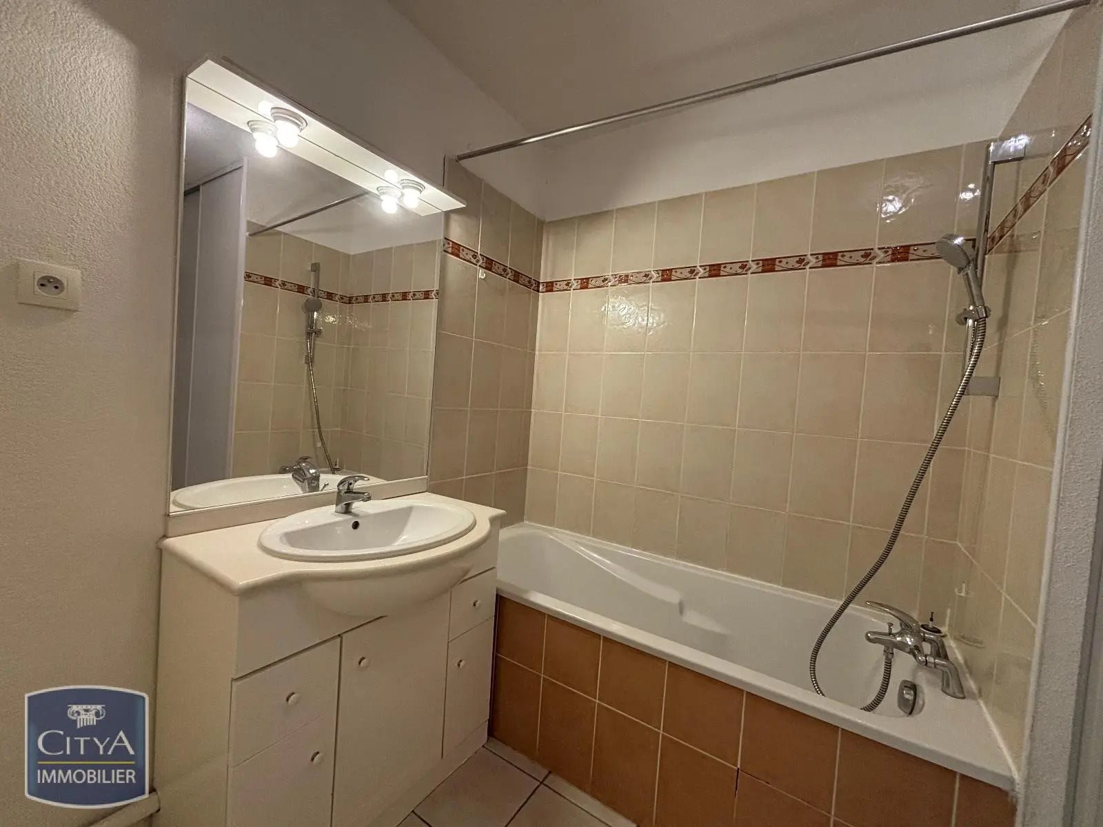 Appartement à louer, 46m², Nîmes
