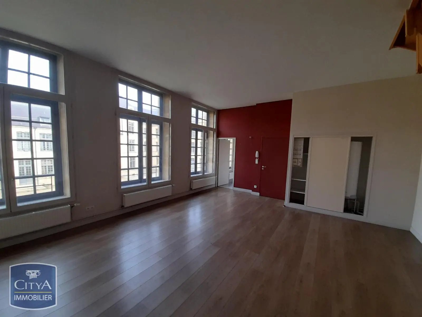 Appartement à louer, 75m², Sedan