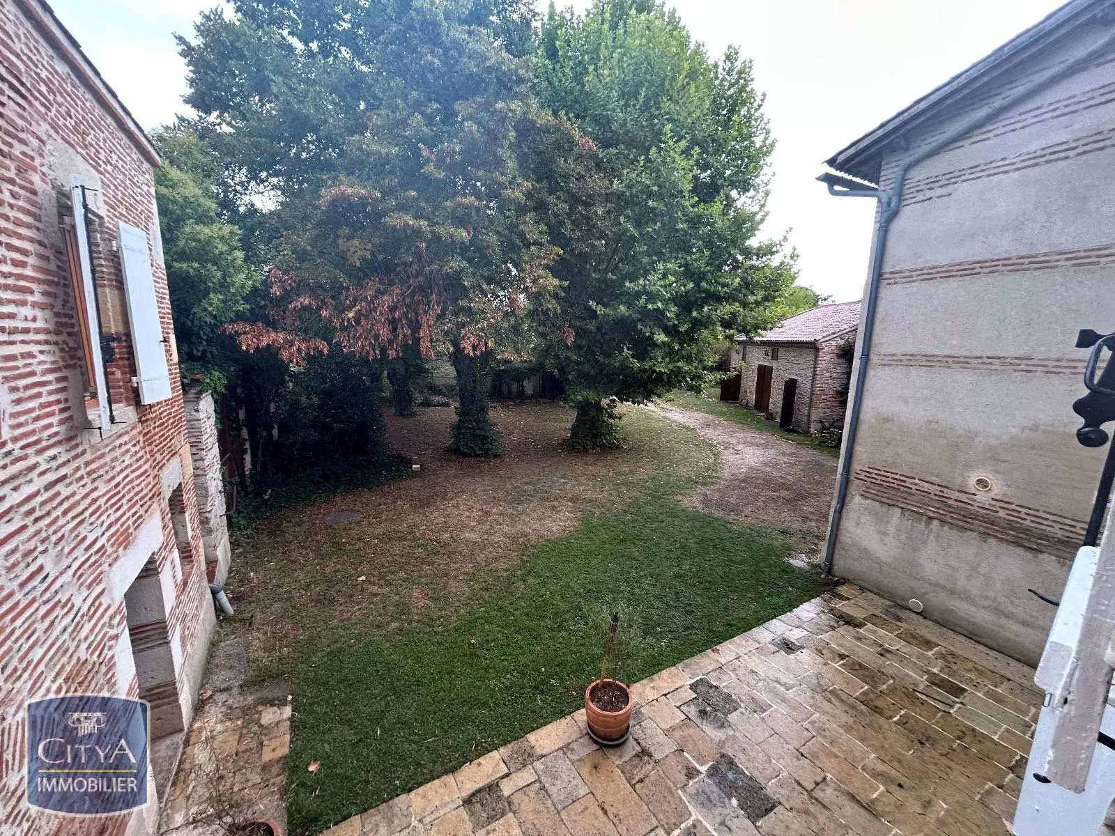 Maison à louer, 402m², Boé