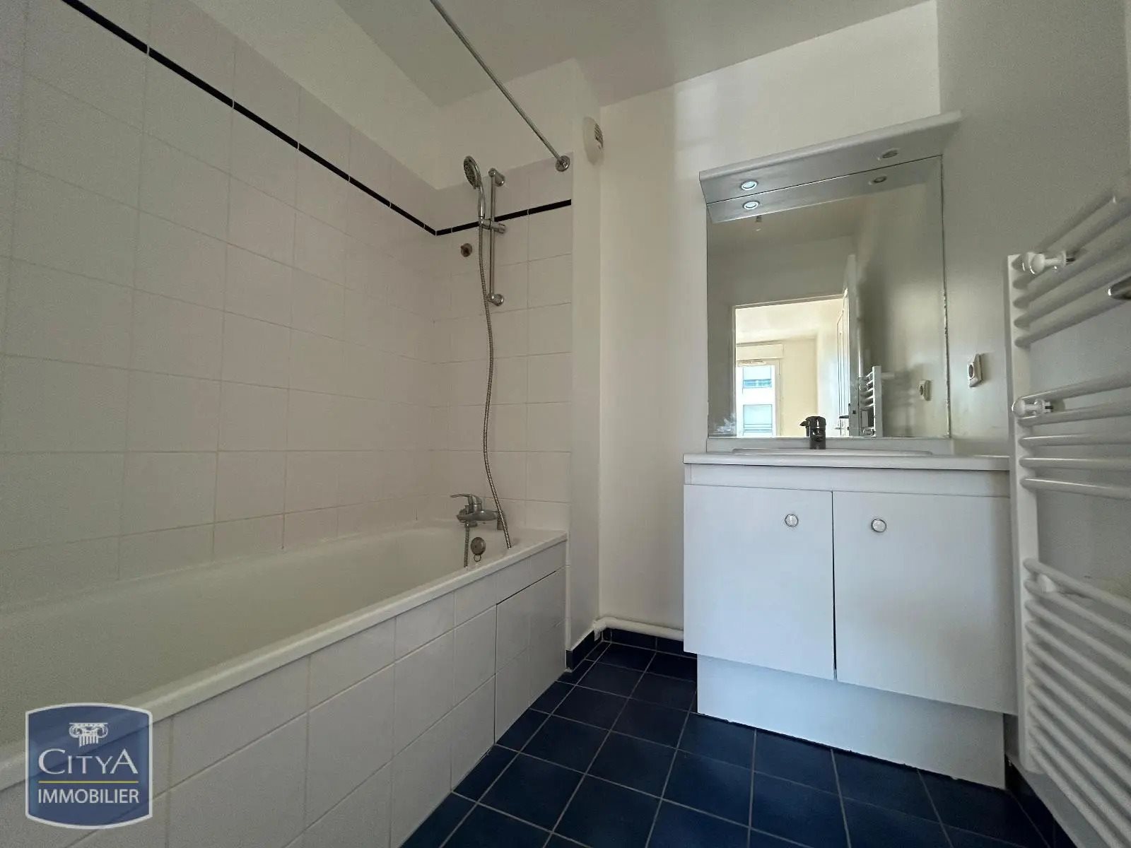 Appartement à louer, 47m², Epernon