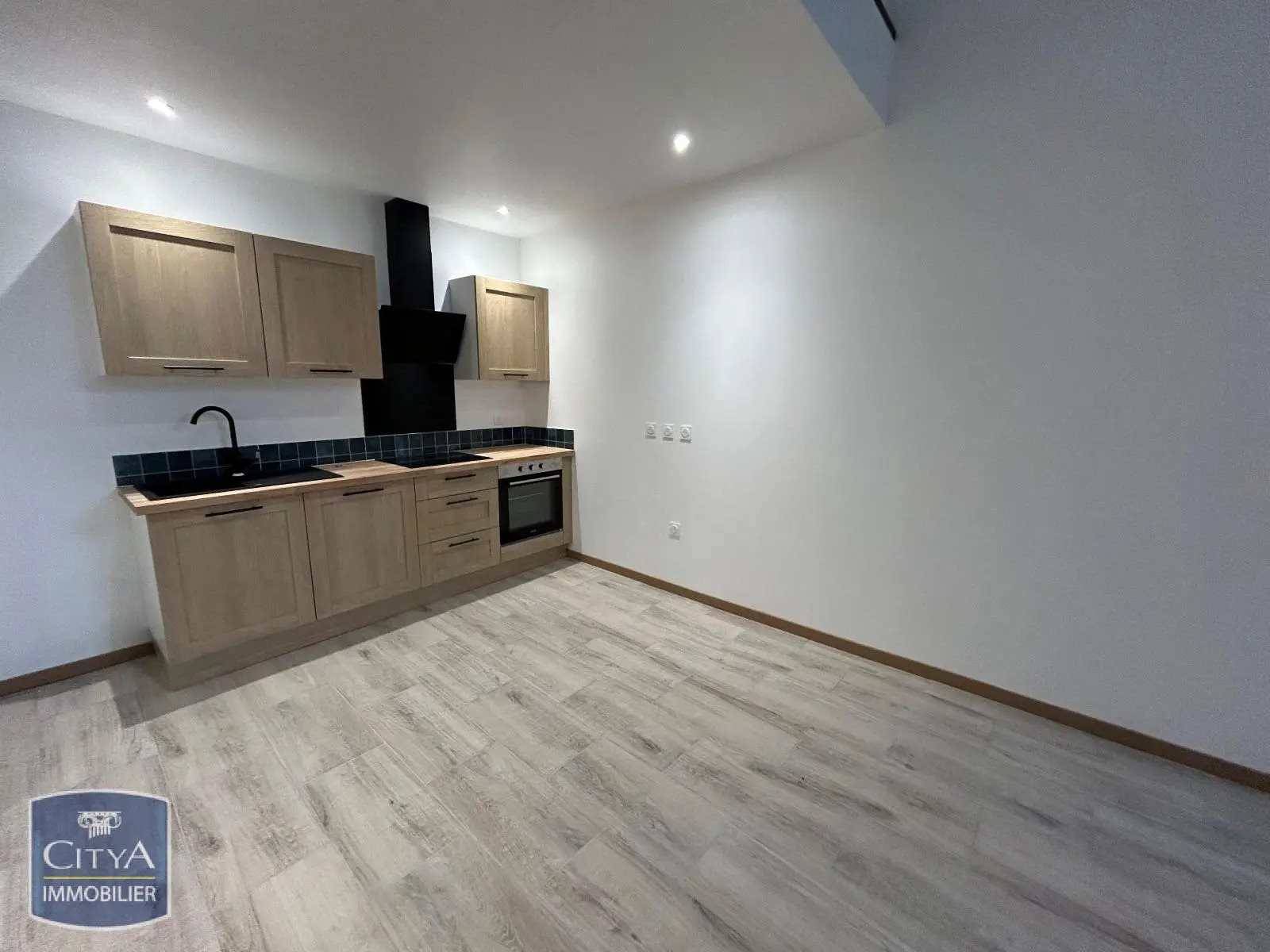 Maison à louer, 57m², Malauzat