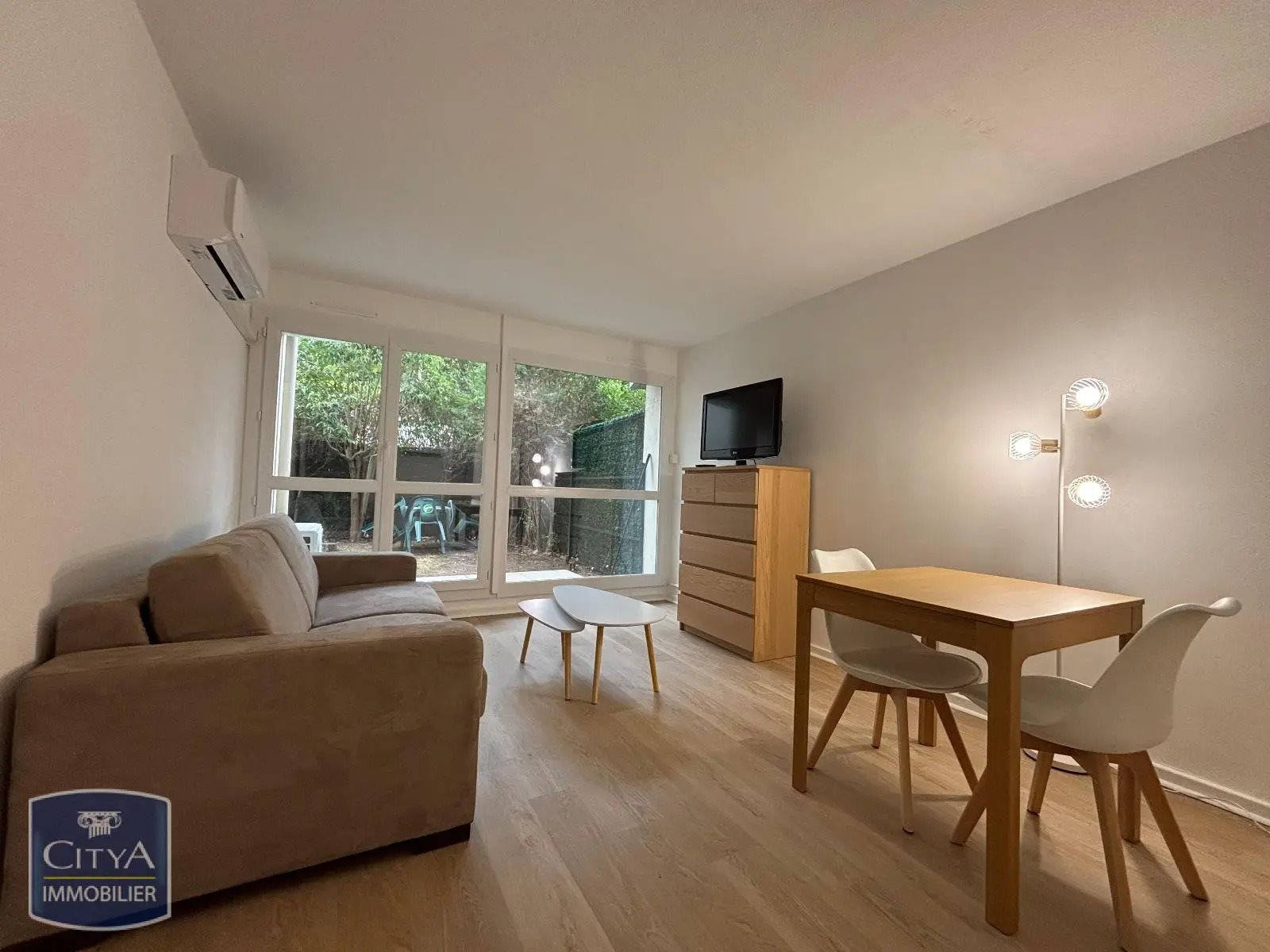 Appartement à louer, 1m², Nîmes