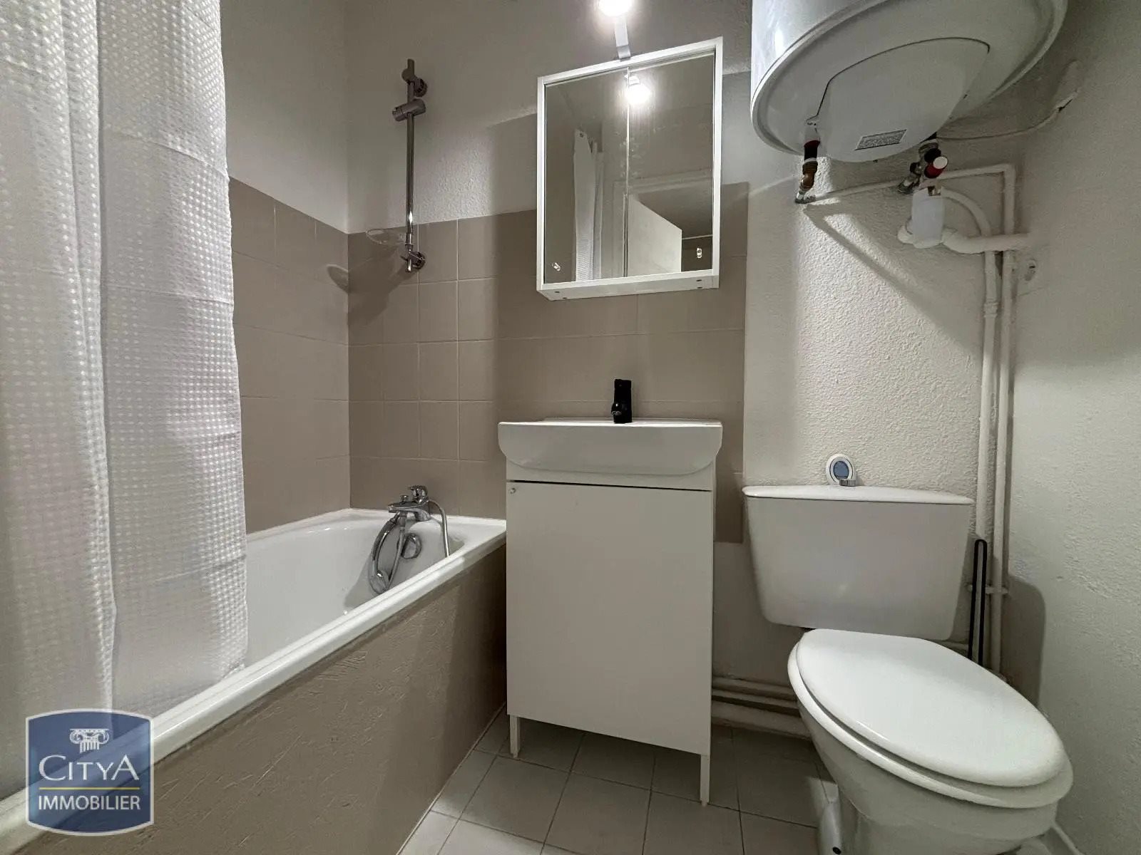 Appartement à louer, 1m², Nîmes