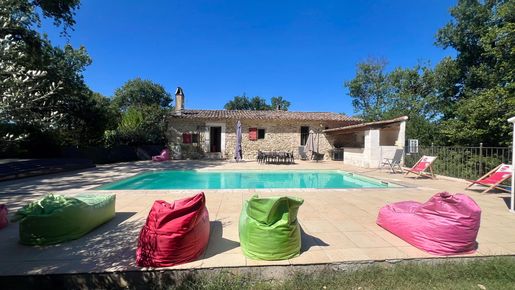 Maison 154 m² · à Vézénobres · 154 m² · 520 000 €