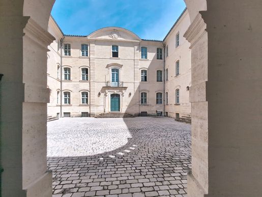 Appartement 92 m² · à Uzès · 92 m² · 325 000 €
