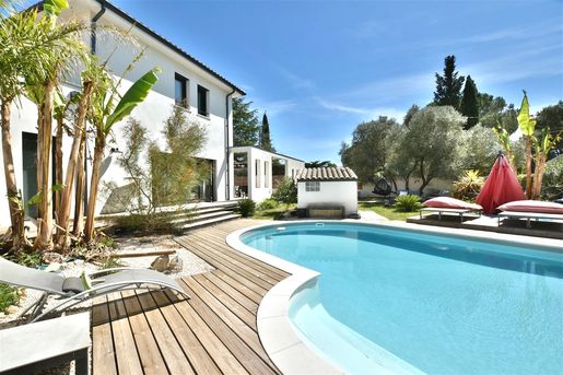Maison 6 pièces 169 m² · à Nages-et-Solorgues · 169 m² · 670 000 €