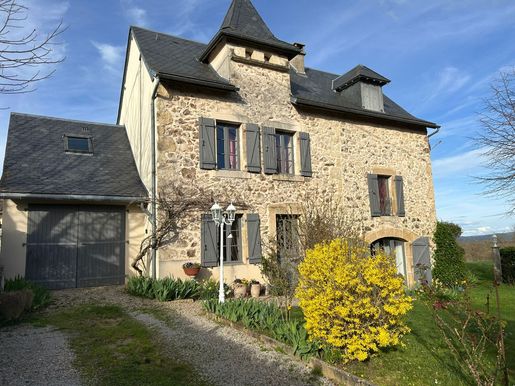Maison 176 m² · à Lanuéjouls · 176 m² · 244 000 €