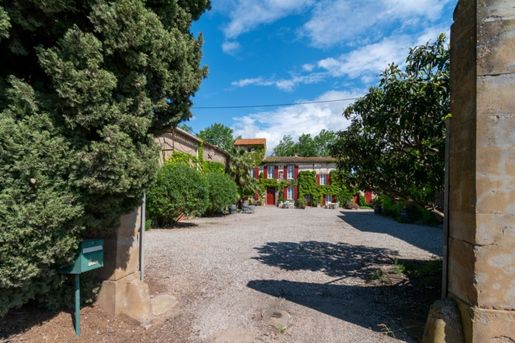 Maison 552 m² · à Douzens · 552 m² · 895 000 €