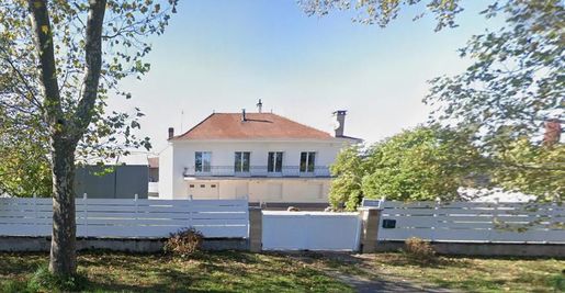 Maison 204 m² · à Vailhourles · 204 m² · 220 500 €