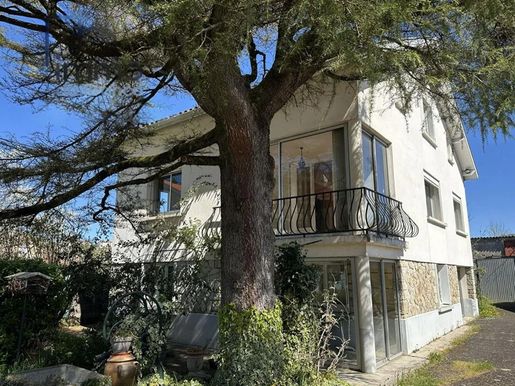 Maison 186 m² · à Villefranche-de-Rouergue · 186 m² · 221 000 €