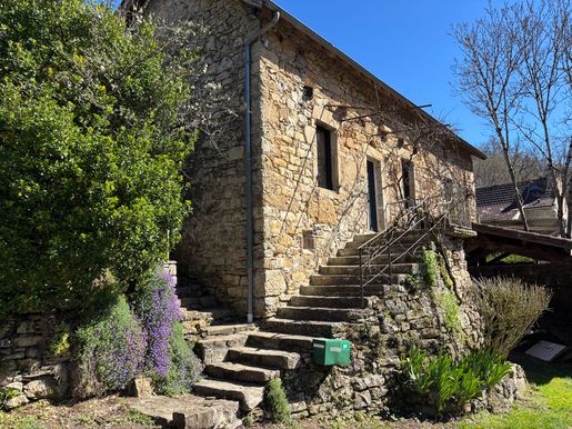 Maison 163 m² · à Villefranche-de-Rouergue · 163 m² · 220 500 €