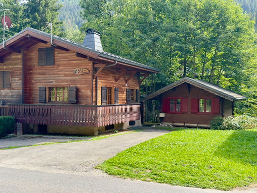 Maison 82 m² · à Châtel · 82 m² · 675 000 €