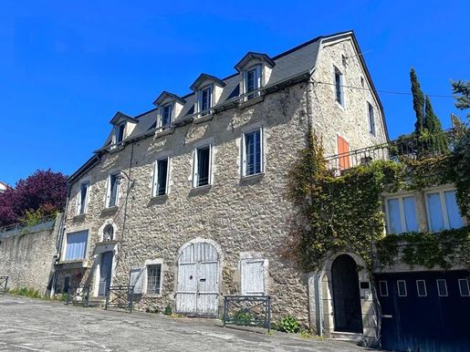 Maison 263 m² · à Villefranche-de-Rouergue · 263 m² · 273 000 €