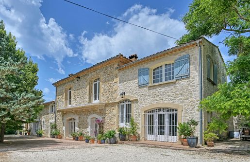 Maison 450 m² · à Sommières · 450 m² · 1 295 000 €