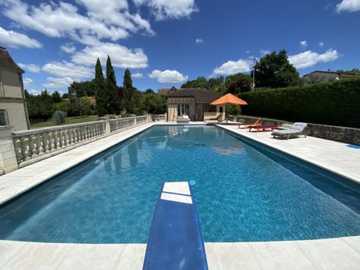 Maison 350 m² · à Figeac · 350 m² · 1 499 000 €