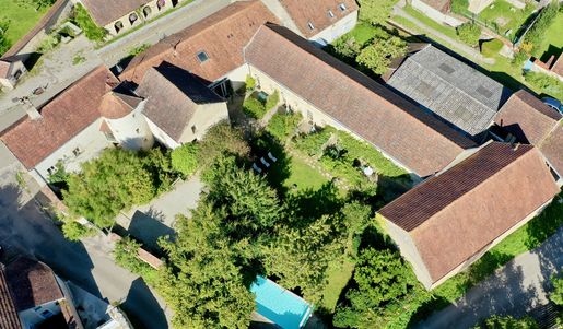 Maison 12 pièces 345 m² · à Noyers · 345 m² · 615 000 €